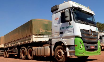 Caminhões Actros e Atego são atrações  em evento agropecuário no Espírito Santo