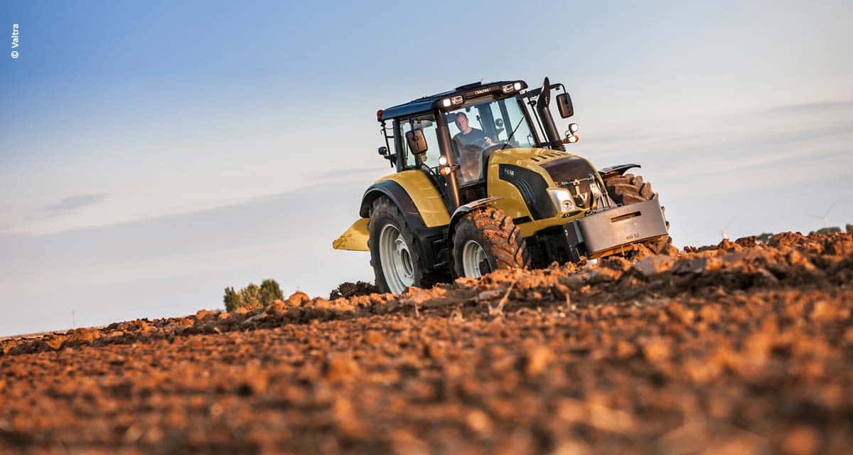 Tratores para trabalho pesado são destaque da Valtra para a Agroleite 2017