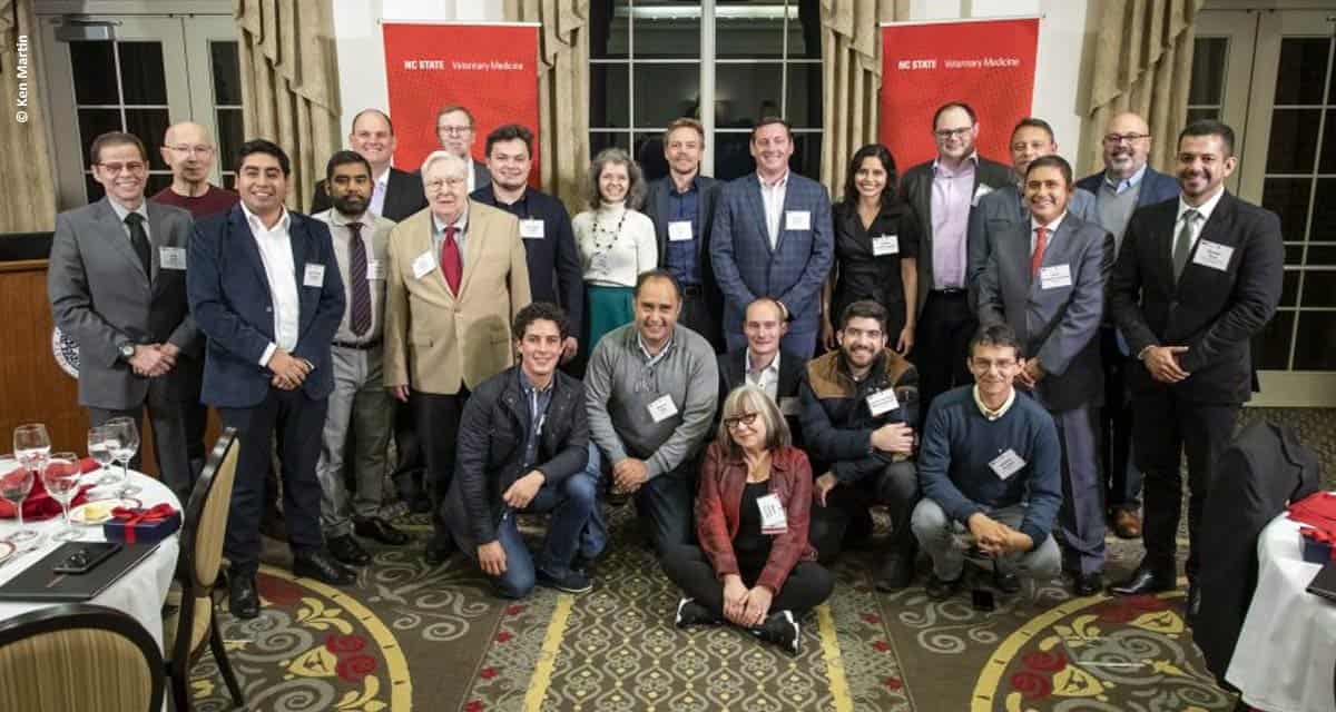 Universidade Estadual da Carolina do Norte e Ceva Saúde Animal graduam 1ª turma de Especialistas em Medicina Aviária