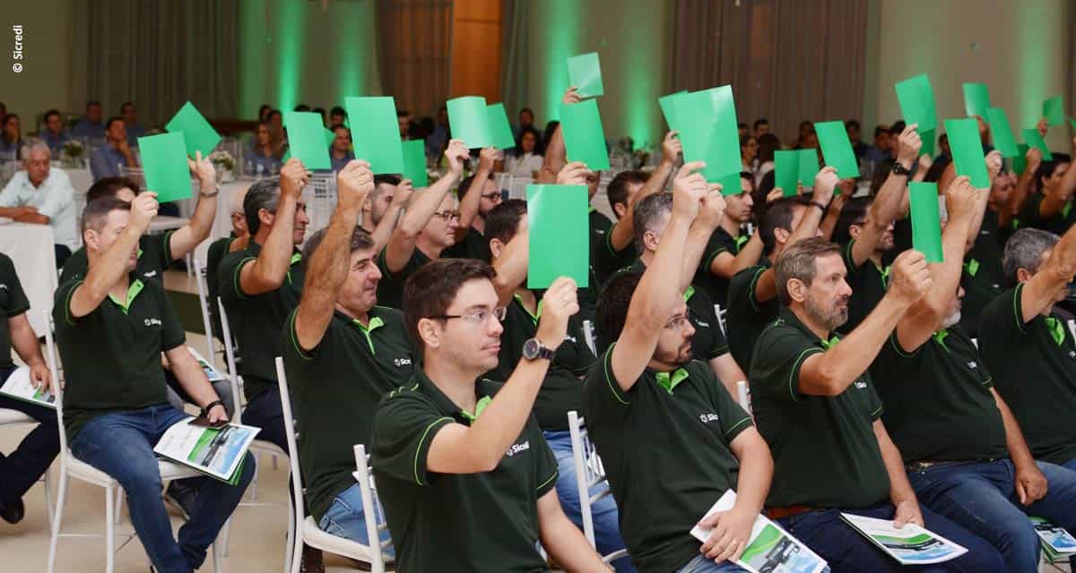 De correntista a associado: como os brasileiros estão aprendendo a discutir economia dentro das instituições financeiras cooperativas