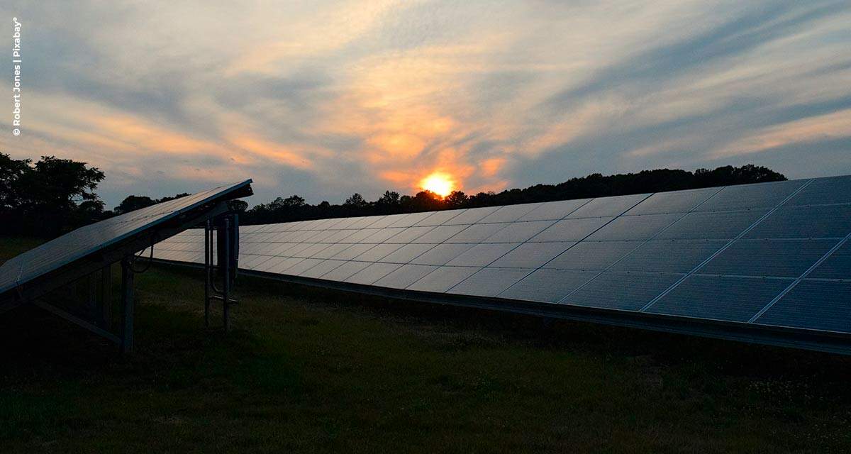 Renovigi estuda venda de parte da operação para expandir no país e ampliar o acesso da população à energia solar