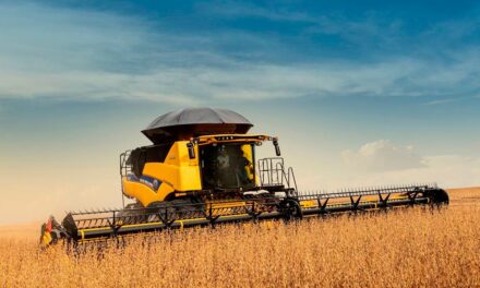 New Holland apresenta na Agrishow colheitadeira “inteligente” e espaço de agricultura digital