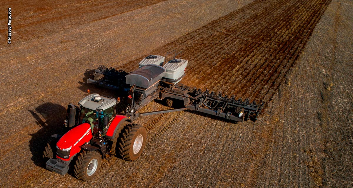 Trabalho de campo avalia desempenho de máquinas agrícolas em diferentes práticas de cultivo