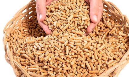 Uso de pellets traz qualidade de vida ao produtor e melhor conversão alimentar às aves