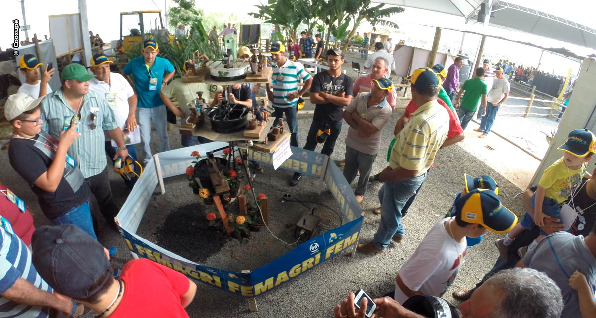 Produtores de café buscam iniciativas sustentáveis na FEMAGRI da Cooxupé