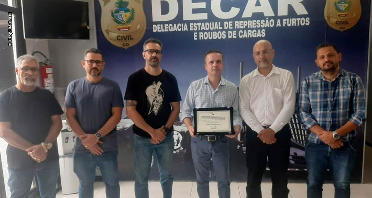 CropLife Brasil homenageia Delegacia Estadual de Repressão a Furtos e Roubo de Cargas de Goiás por ações de repressão ao mercado ilegal de insumos agrícolas