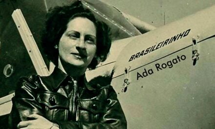 Homenagens pelos 75 anos do  primeiro voo agrícola feminino no País