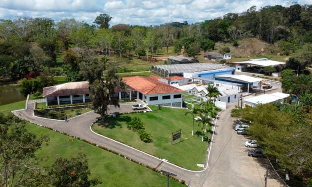 Centro de Ciência do Cacau da Mars, na Bahia, recebe visita de estudantes norte-americanos