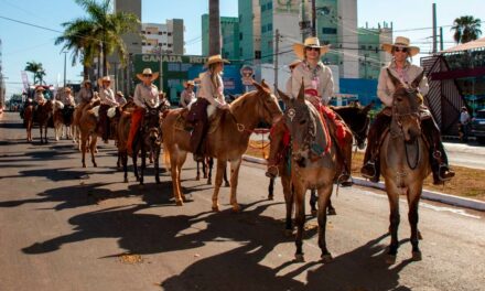 Mulheres do agro participam de desfile anual da Comitiva Elas no Campo