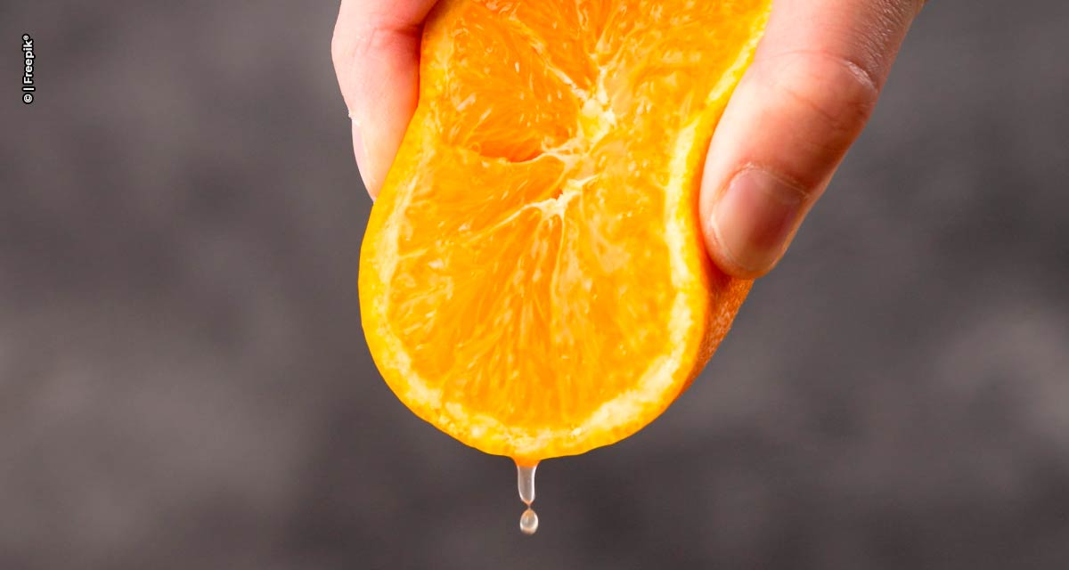 Com restrição na oferta de frutas, estoques de suco de laranja registram queda de 40,7%