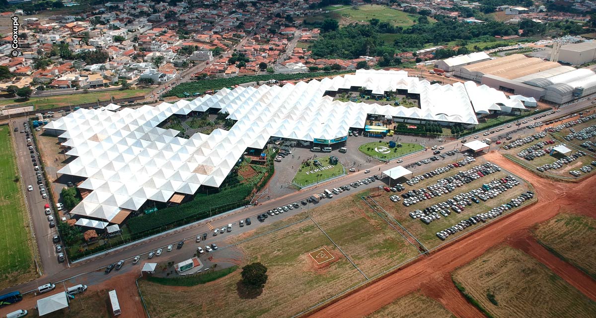 Feira de negócios da Cooxupé espera mais de 30 mil cafeicultores no Sul de Minas