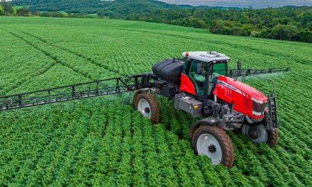 Tecnologias para operação em terrenos inclinados são destaques da Massey Ferguson na Expodireto