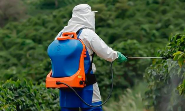 Hortitec 2025: Jacto apresenta lançamentos para poda e o novo pulverizador costal a bateria mais confortável da categoria, com formato ergonômico e redução de até 30% da carga sobre os ombros do produtor.