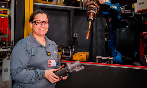 Mulheres na linha de frente da inovação: colaboradora da AGCO é destaque na soldagem robotizada