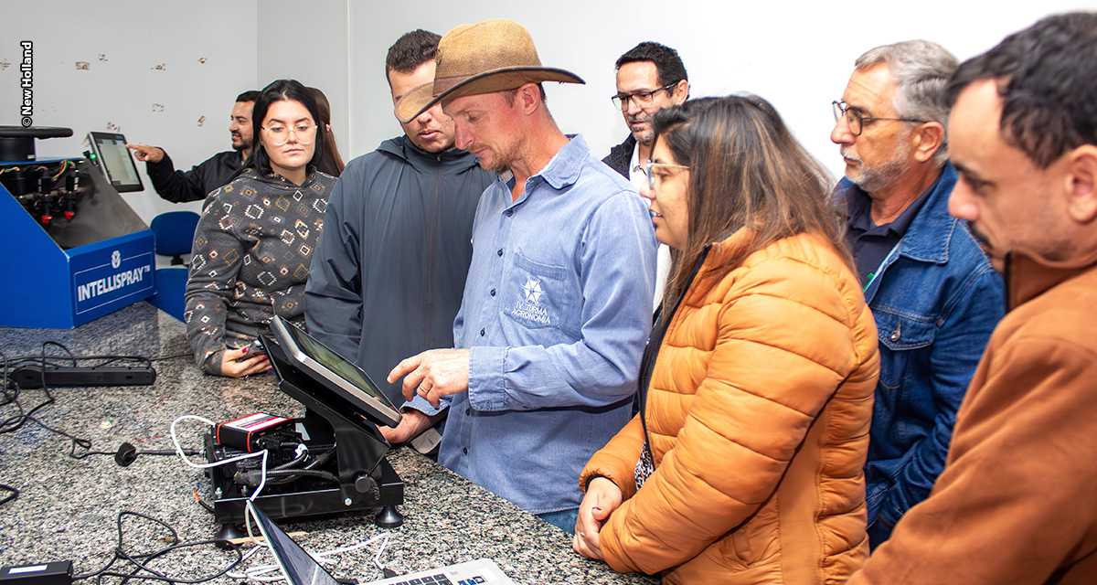 New Holland desenvolve aulas de agricultura digital para colégios agrícolas do PR