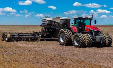 Massey Ferguson destaca portfólio tecnológico para médias e grandes operações na Bahia Farm Show